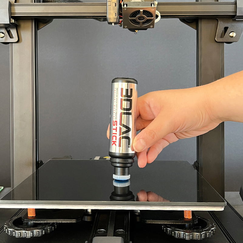 Aplicación de la barra de pegamento 3DLAC Stick Water sobre la cama de la impresora 3D